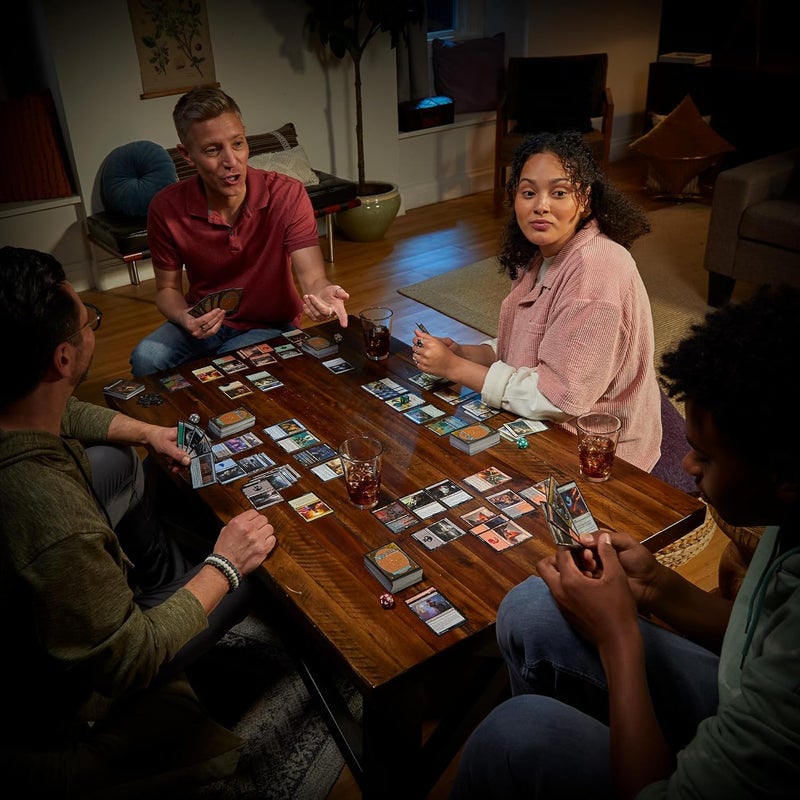 Magic the Gathering جرائم في قصر كارلوف مجموعة القائد - تنكر قاتل (مجموعة من 100 بطاقة، عينة من حزمة تعزيز جامع من بطاقتين + ملحقات) - Image 3